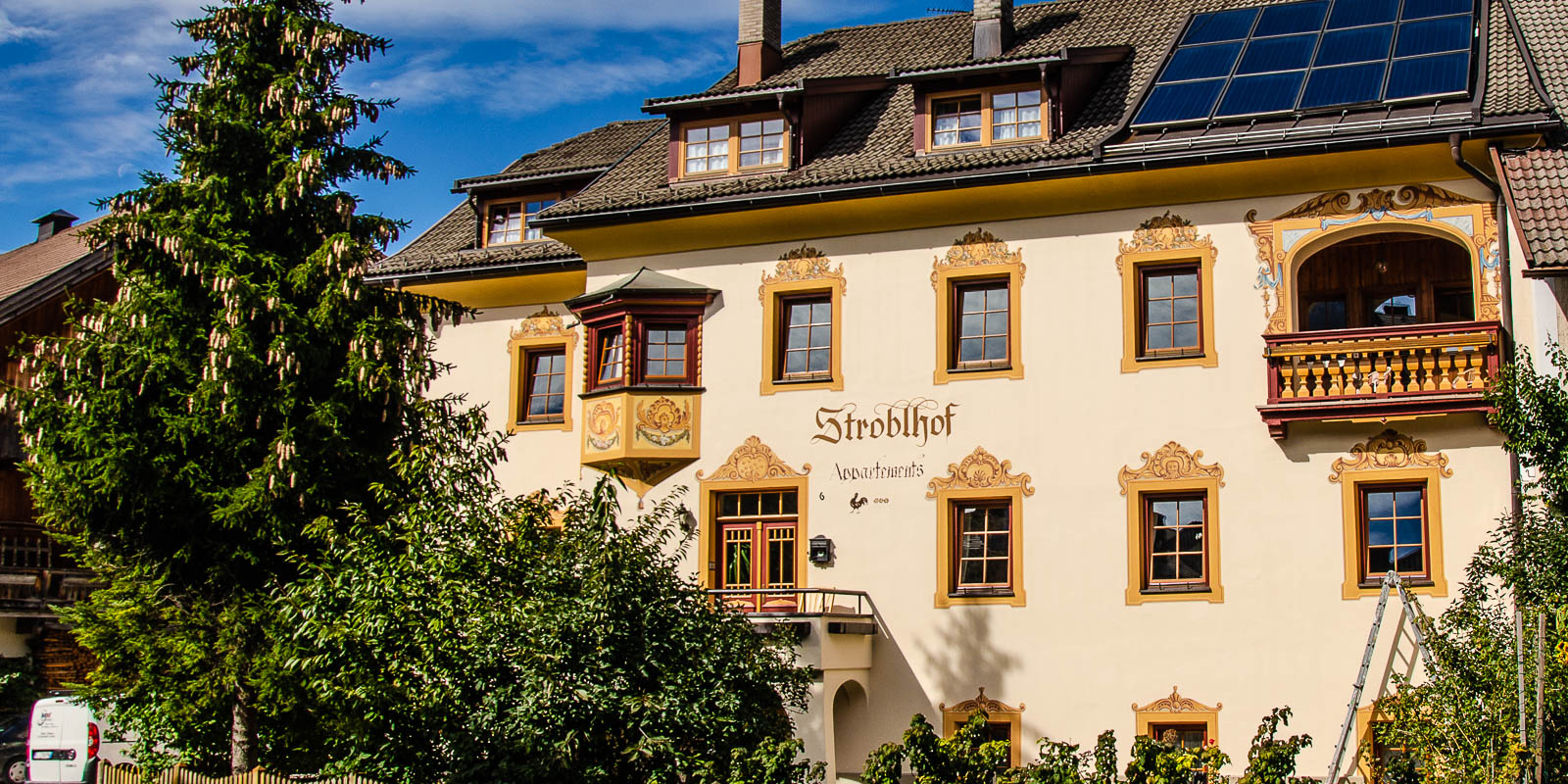 Fassade Stroblhof Toblach